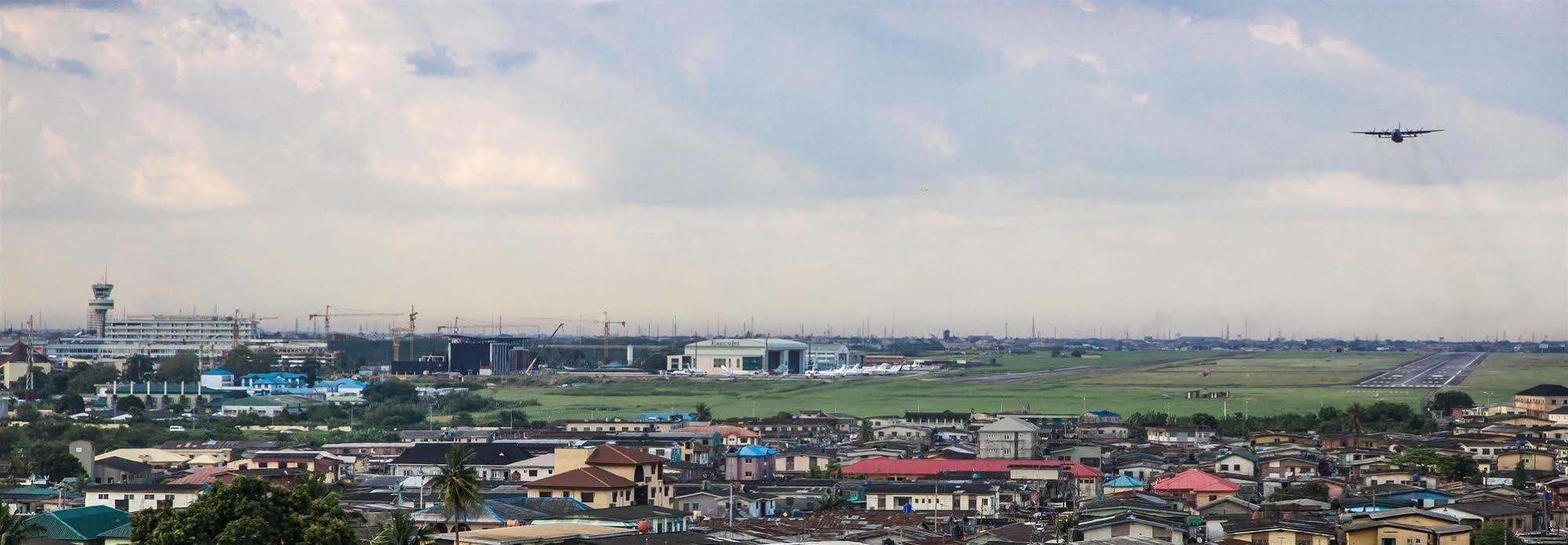 Golden Tulip Essential Lagos Airport Hotel Extérieur photo